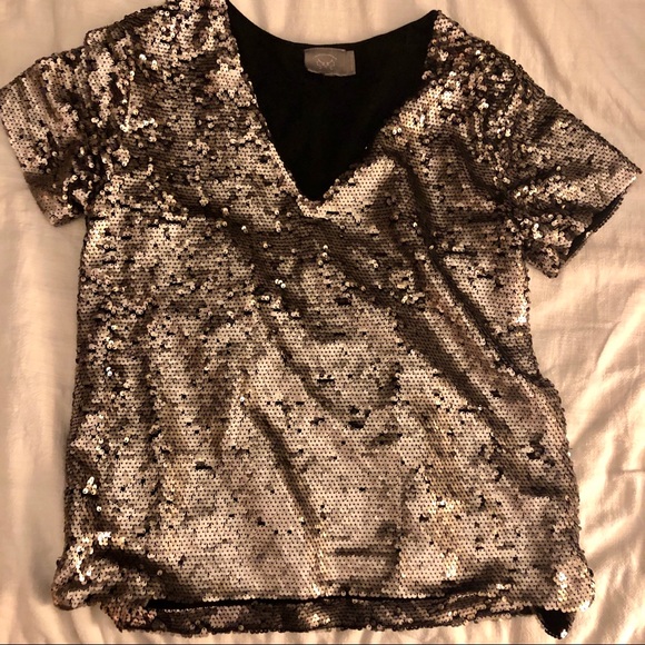 Anthropologie Tops - Anthropologie - fun sequined v-neck top 👚✨💎